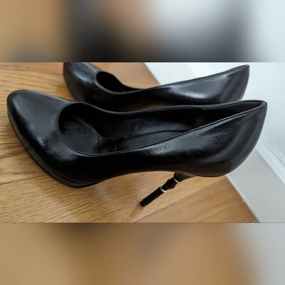 Gucci black leather pumps with bamboo detail on heel 37.5EU or 7.5US - Picture 2 of 6
